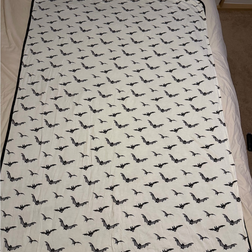 White Bat Print Lightweight Bedding Throw